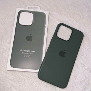 Apple Silicone 15 Pro Max Case